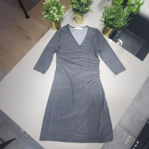 NWOT CONTEMPORAINE (SIMONS) Jolie robe cache-coeur à motifs légers - Picture 2 of 7